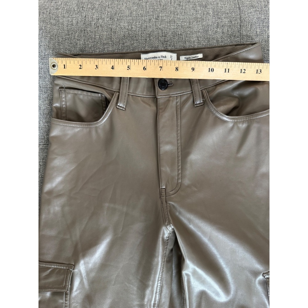 Abercrombie & Fitch 90s Relaxed High Rise Vegan Leather Cargo Pants Taupe 27/4 - Picture 6 of 8